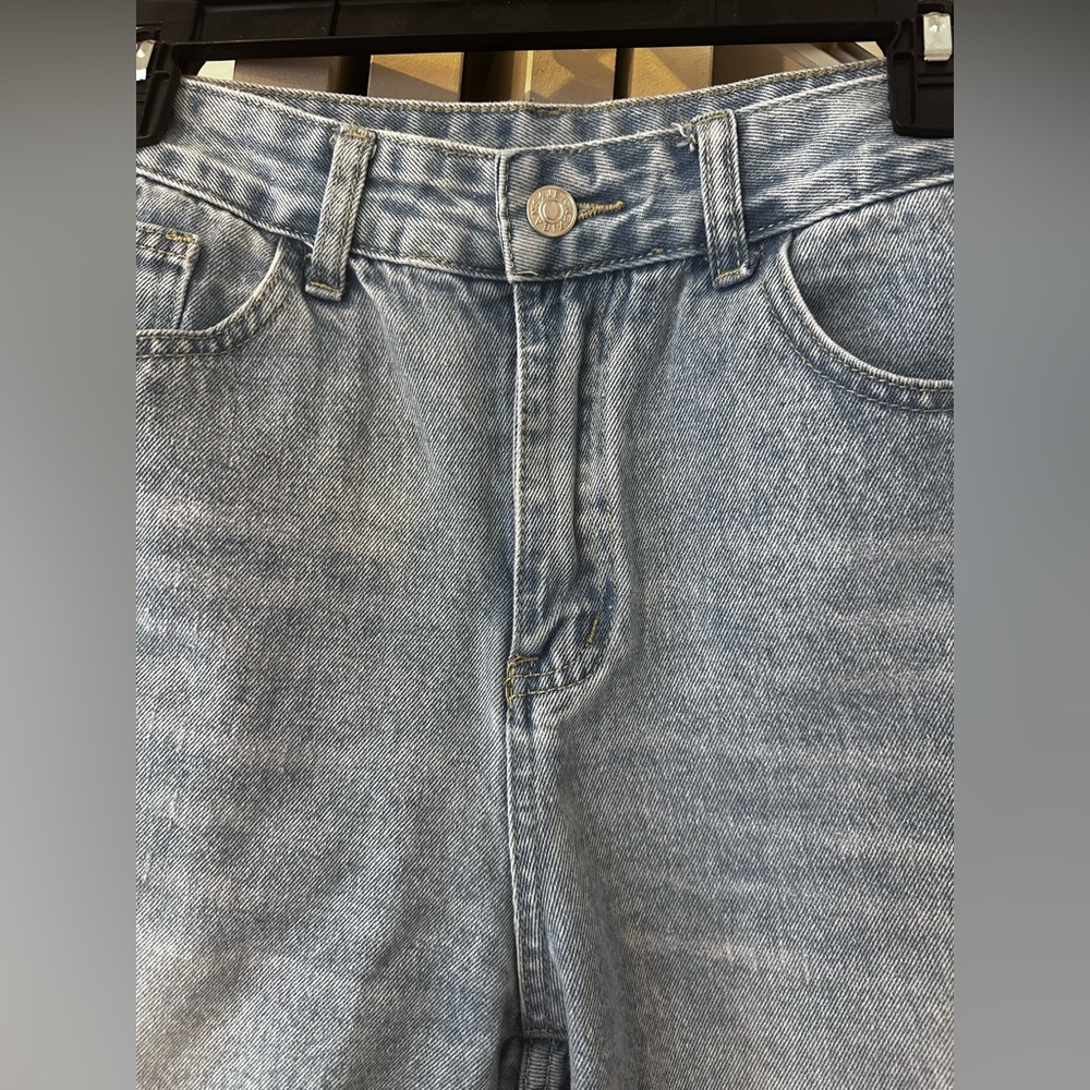 Bermuda shorts - Picture 7 of 8
